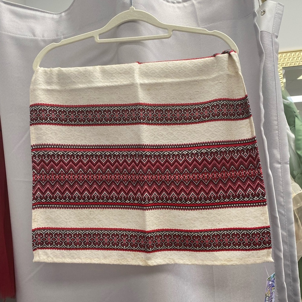 Elegant Red and Cream Table Runner